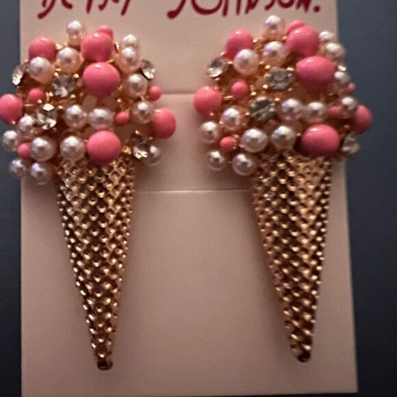 🩷 Betsey Johnson Pink and Gold Cone Earrings 🩷 - Picture 4 of 4